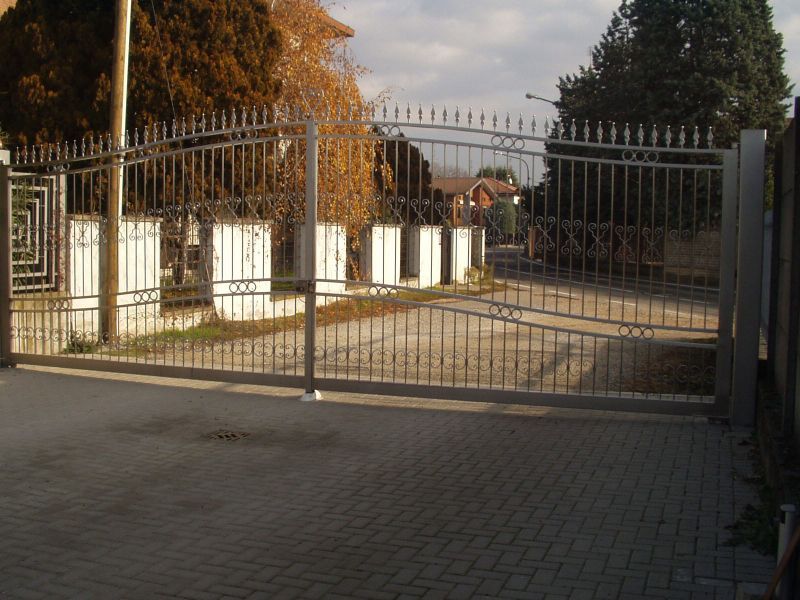 doppio cancello di ingresso in acciaio inox