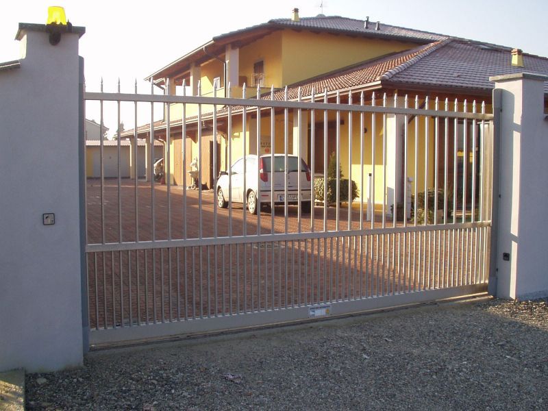 cancello di ingresso in acciaio inox