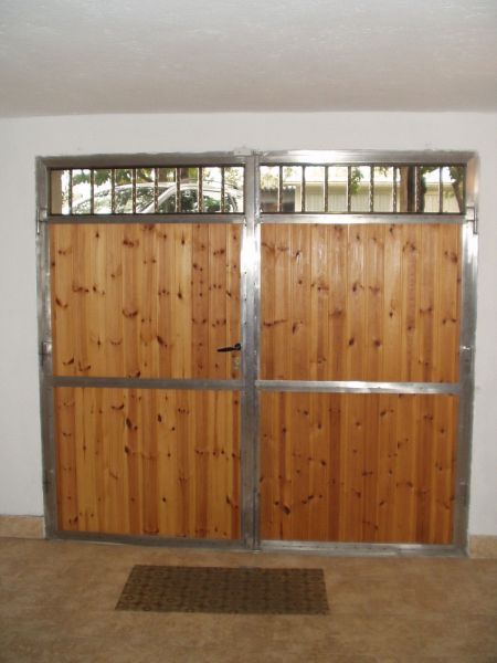 porta doppia in legno e acciaio