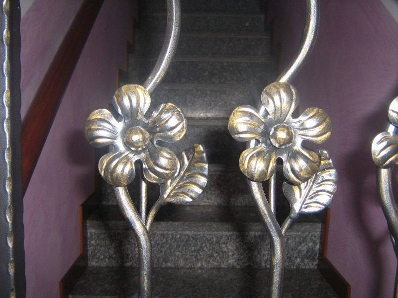 decorazioni in ferro battuto per ringhiere