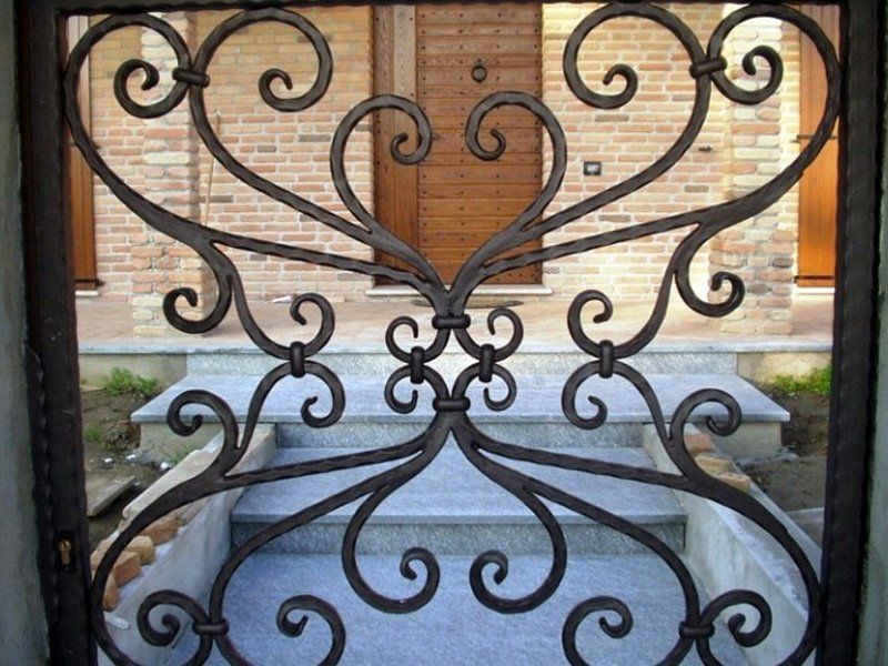 decorazione in ferro battuto per cancello pedonale