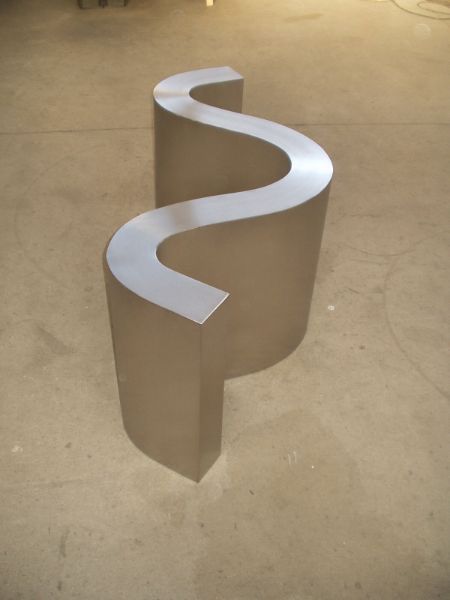 complemento d'arredo in acciaio