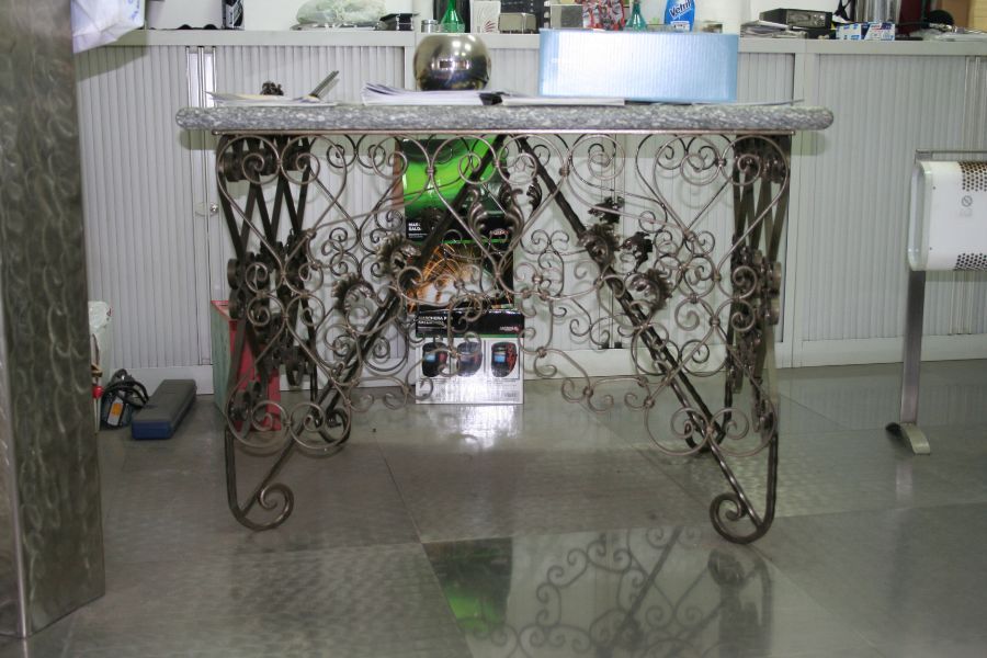 tavolino in ferro battuto