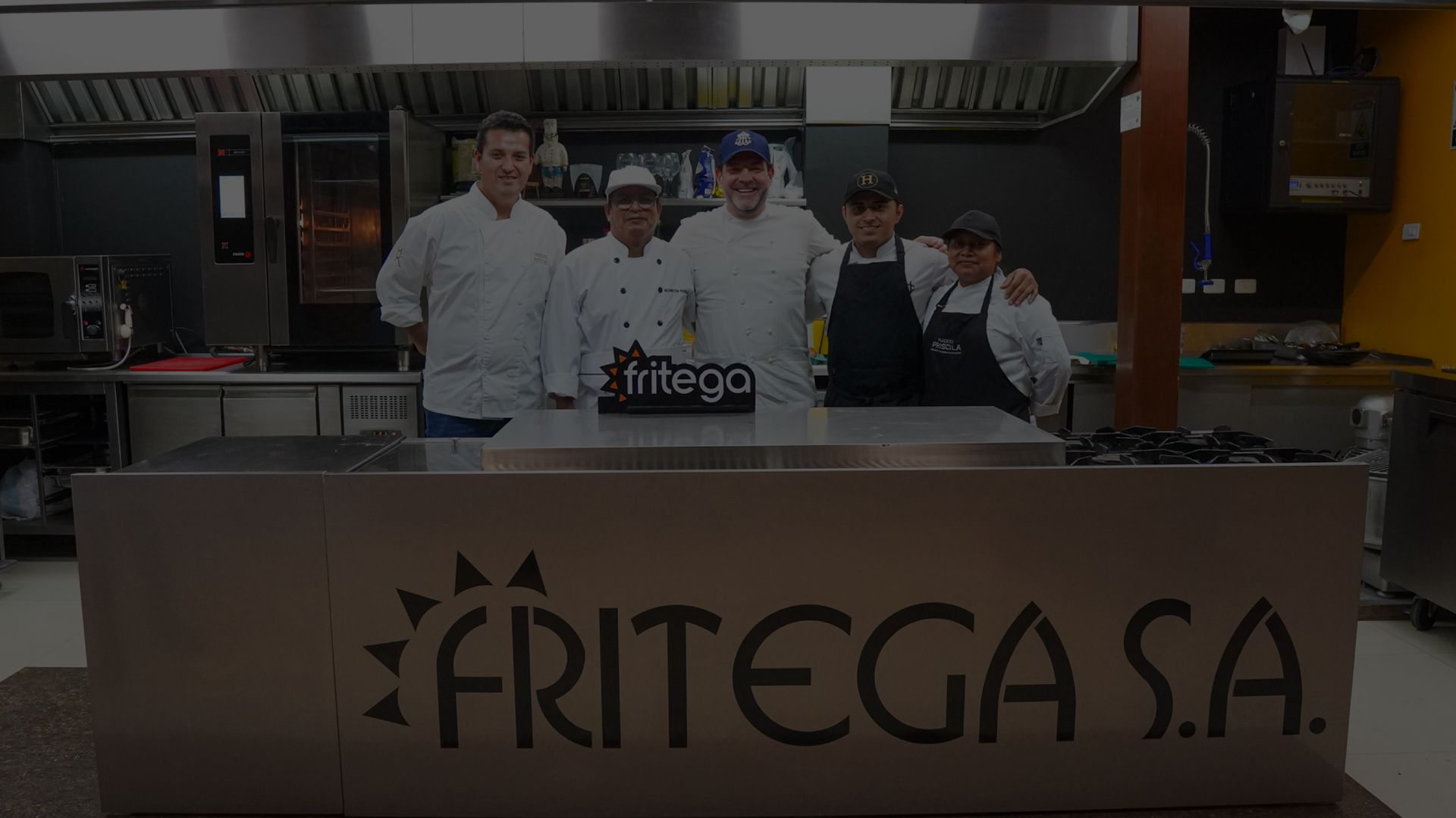 Una cocina con un cartel que dice fritega