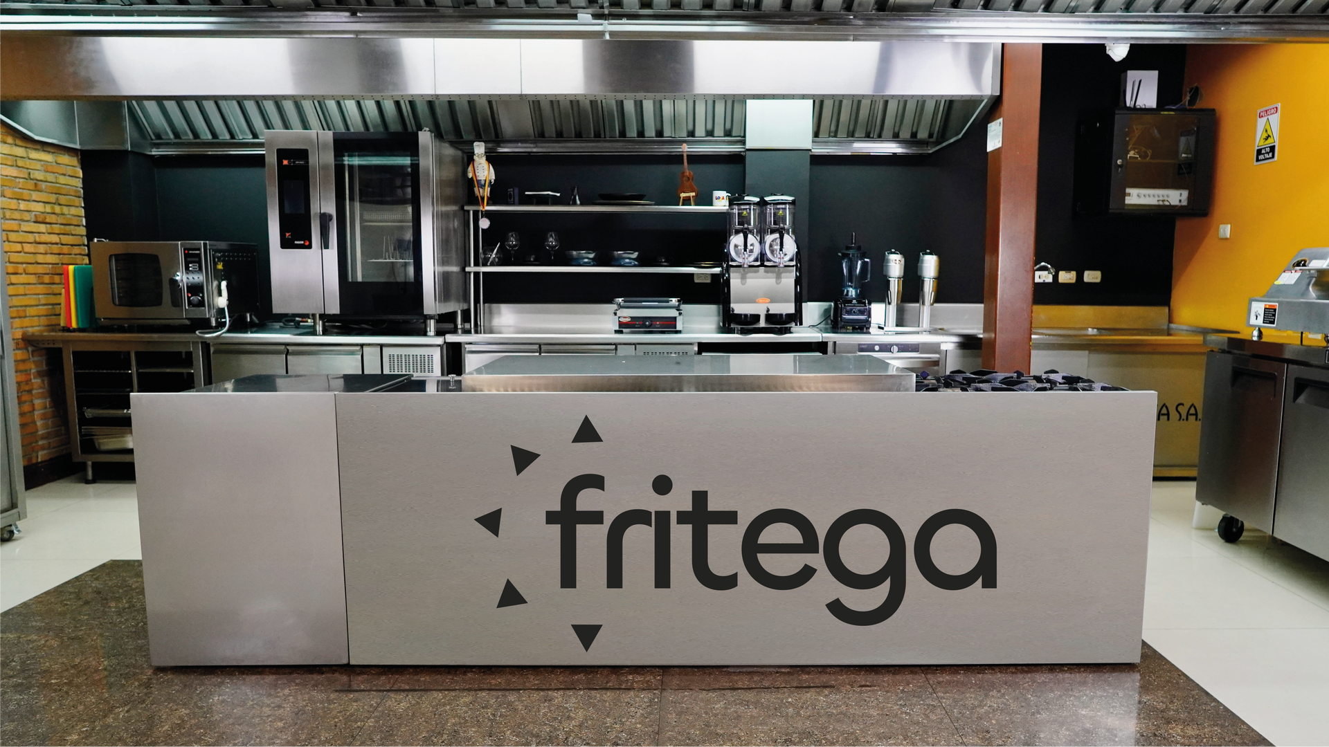 Una cocina con un cartel que dice fritega