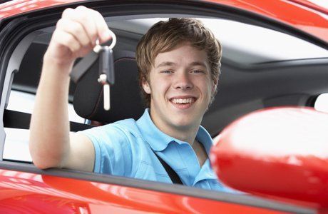 A man holding the car key