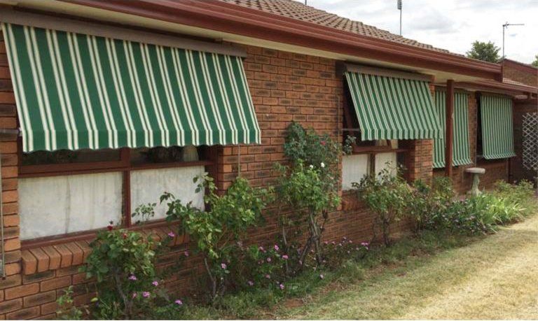 automatic lock arm fabric rollup awning