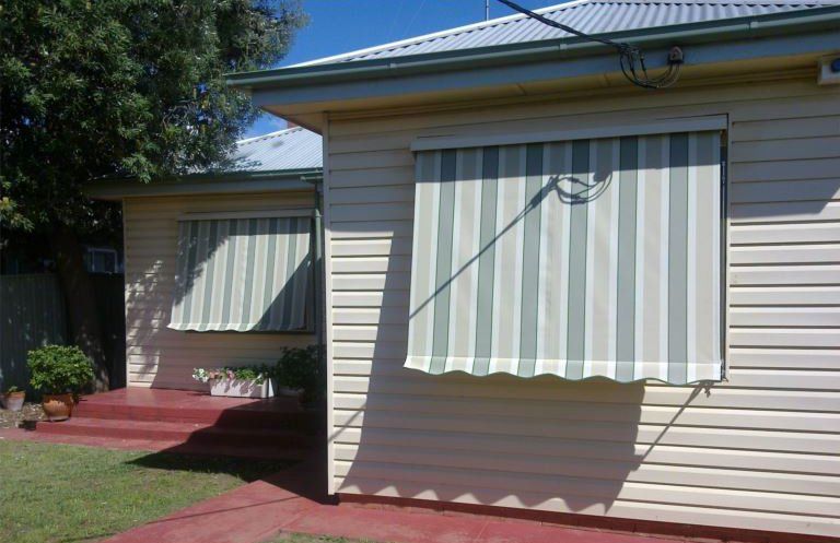 automatic lock arm fabric rollup awning