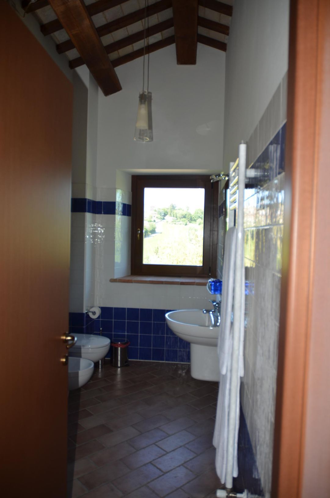 camera vista sul paese