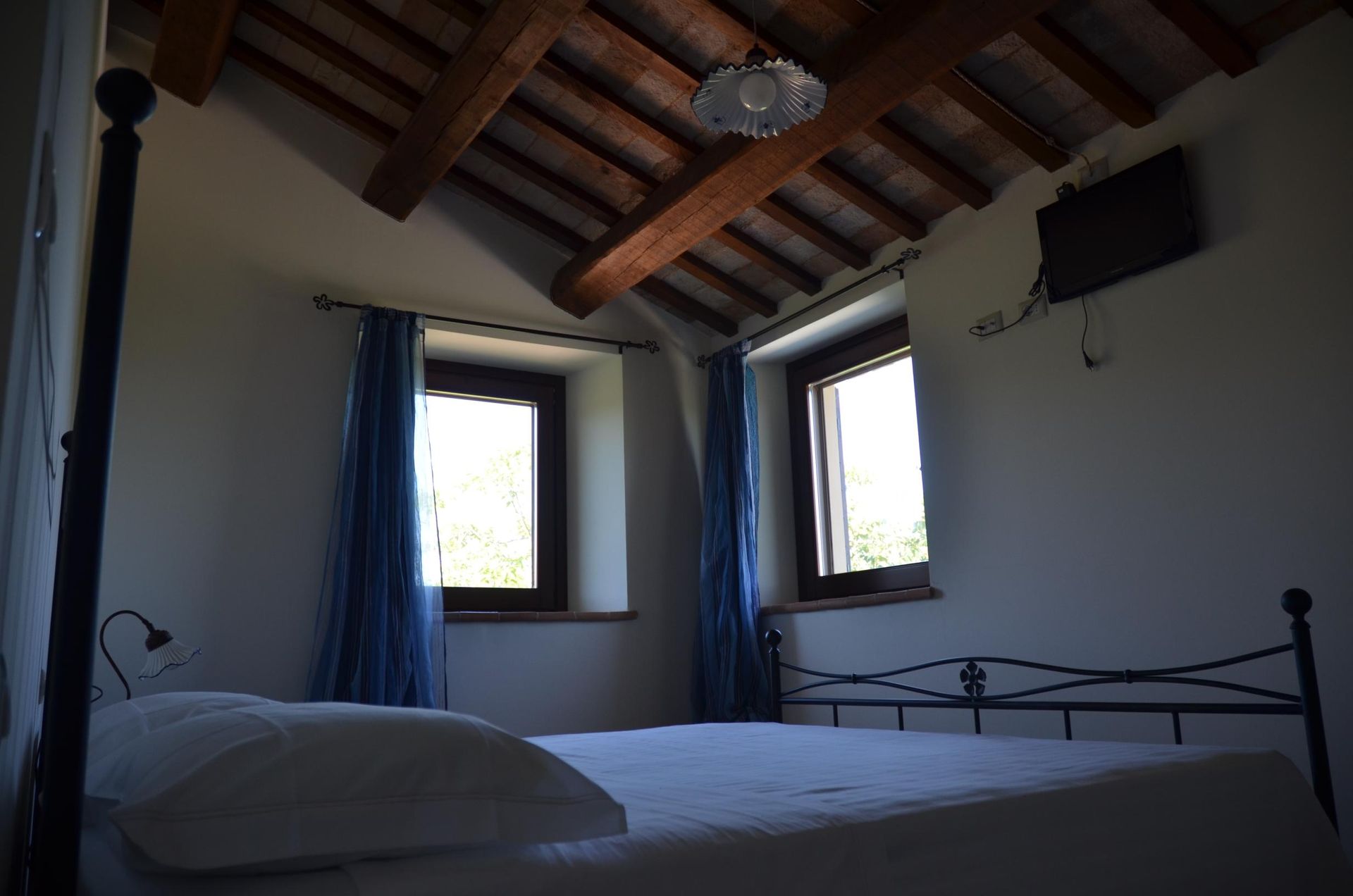 camera vista sul paese