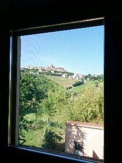 camera vista sul paese