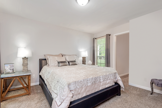 Steeplechase Apartments large bedroom