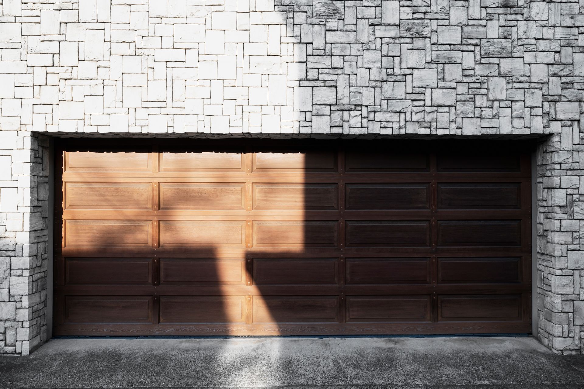  Professional Garage Door Repairs