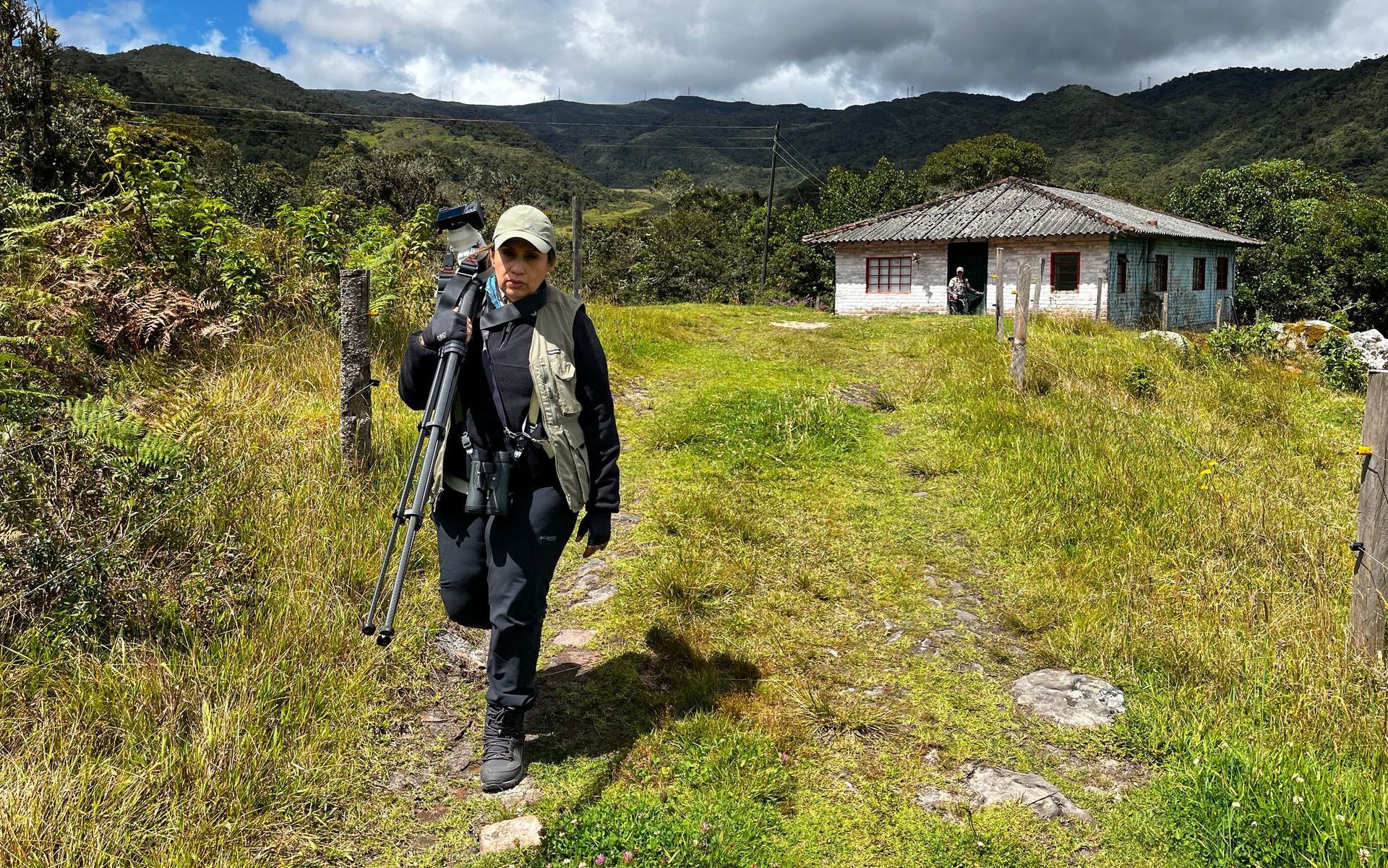 Photogrpahers from Colombia discovering new Birds.