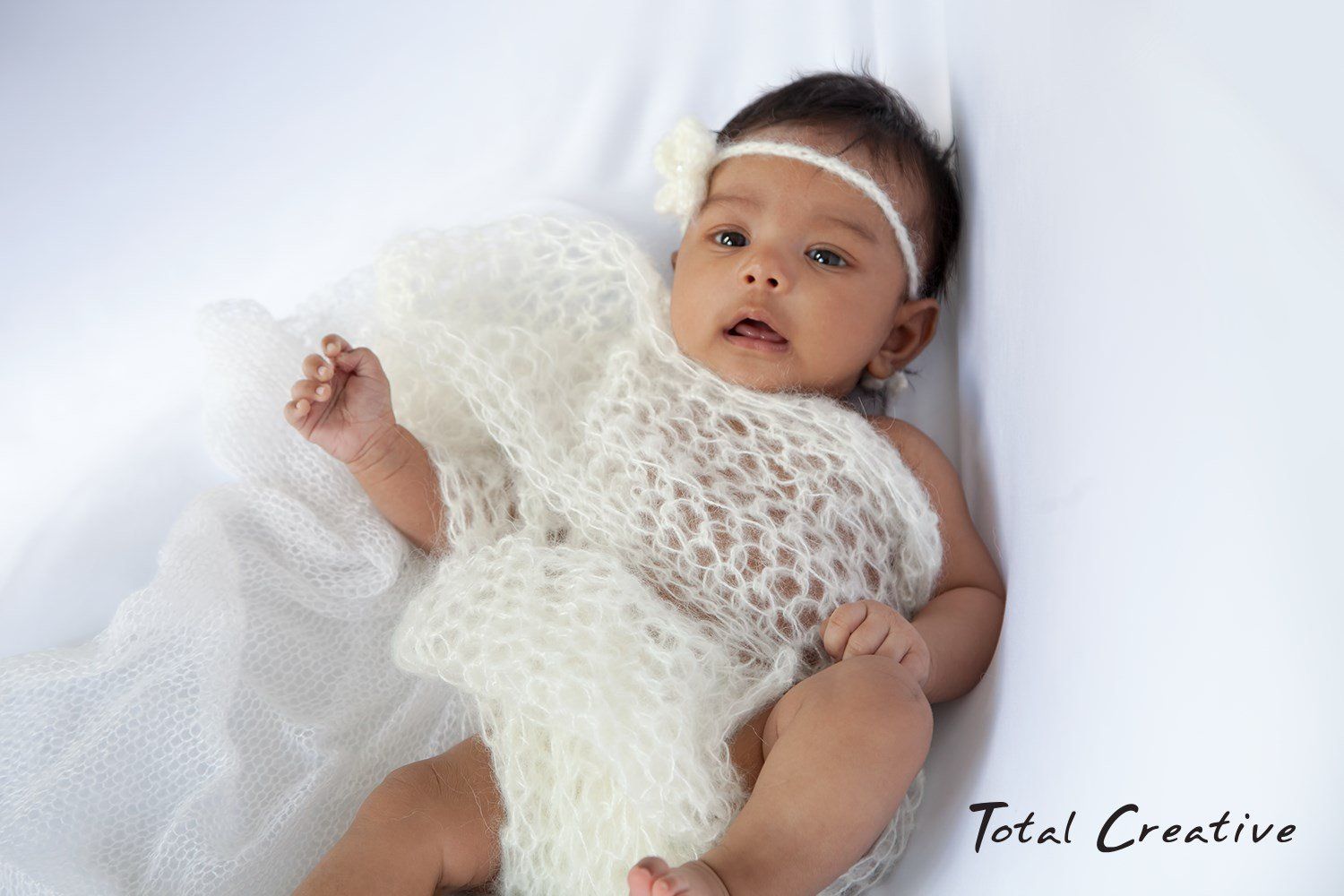 Relaxed home family photography session. Mother and baby photography Auckland.