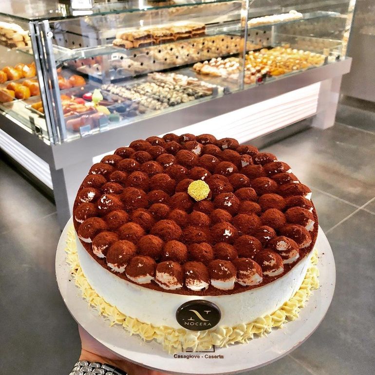 torta artigianale con panna e cacao