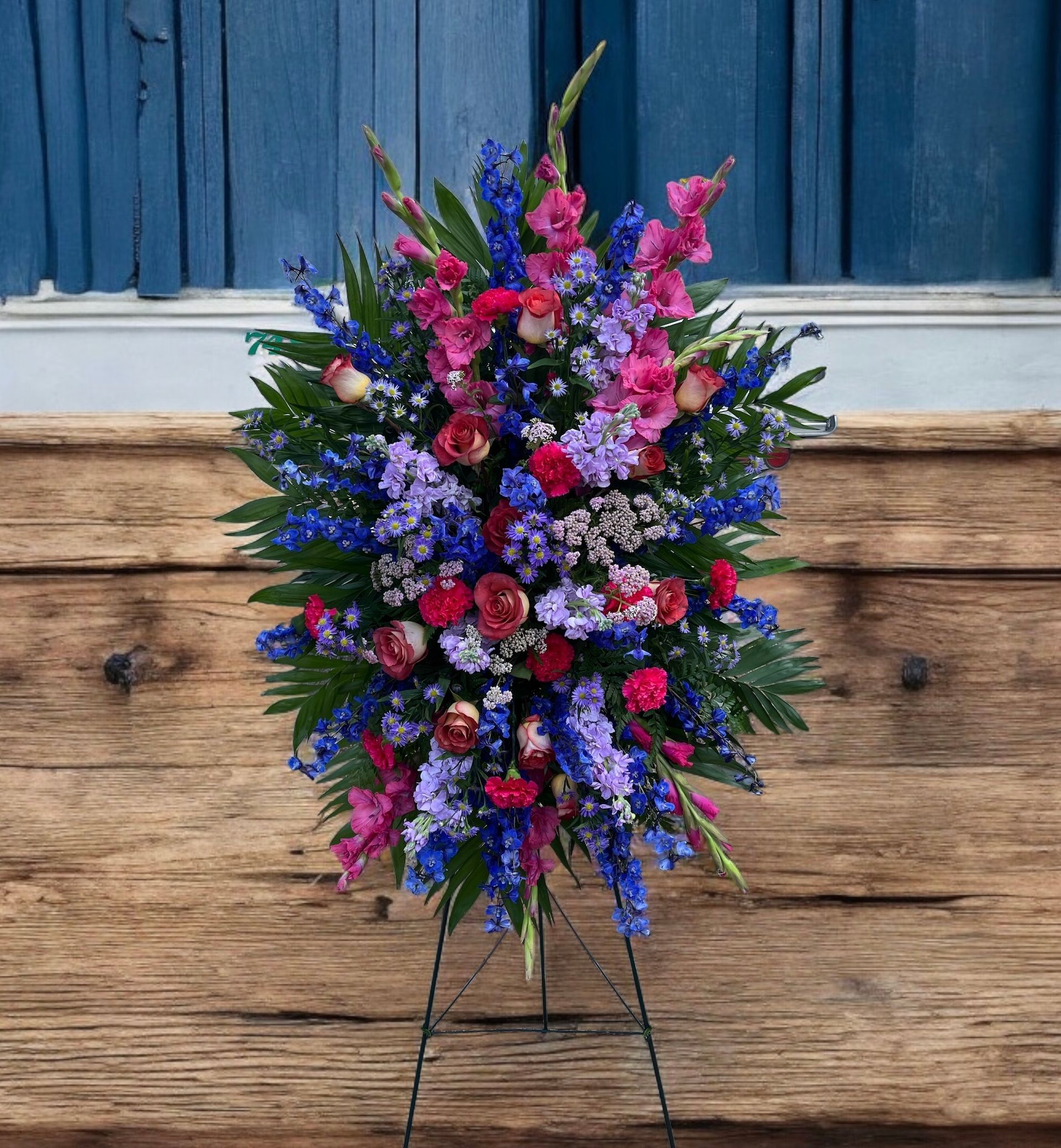 A bouquet of white flowers with green leaves