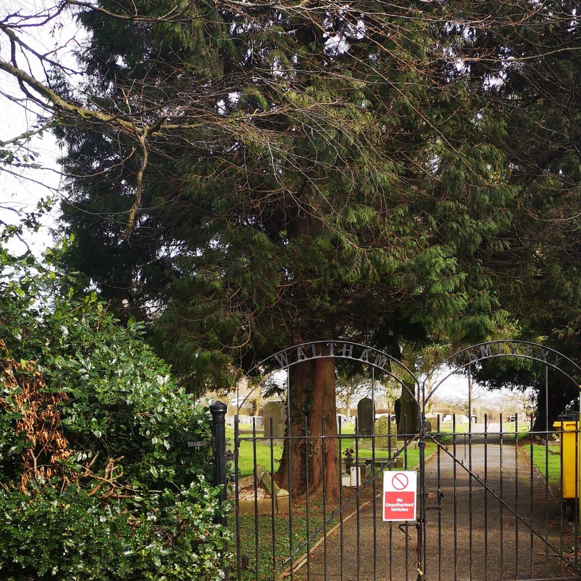 Picture of Waltham Cemetery Entrance
