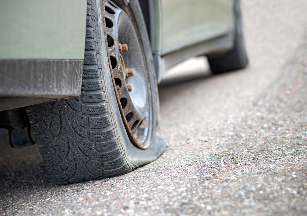 Mobile Tyre Fitting Reading arriving at a car with a flat tyre