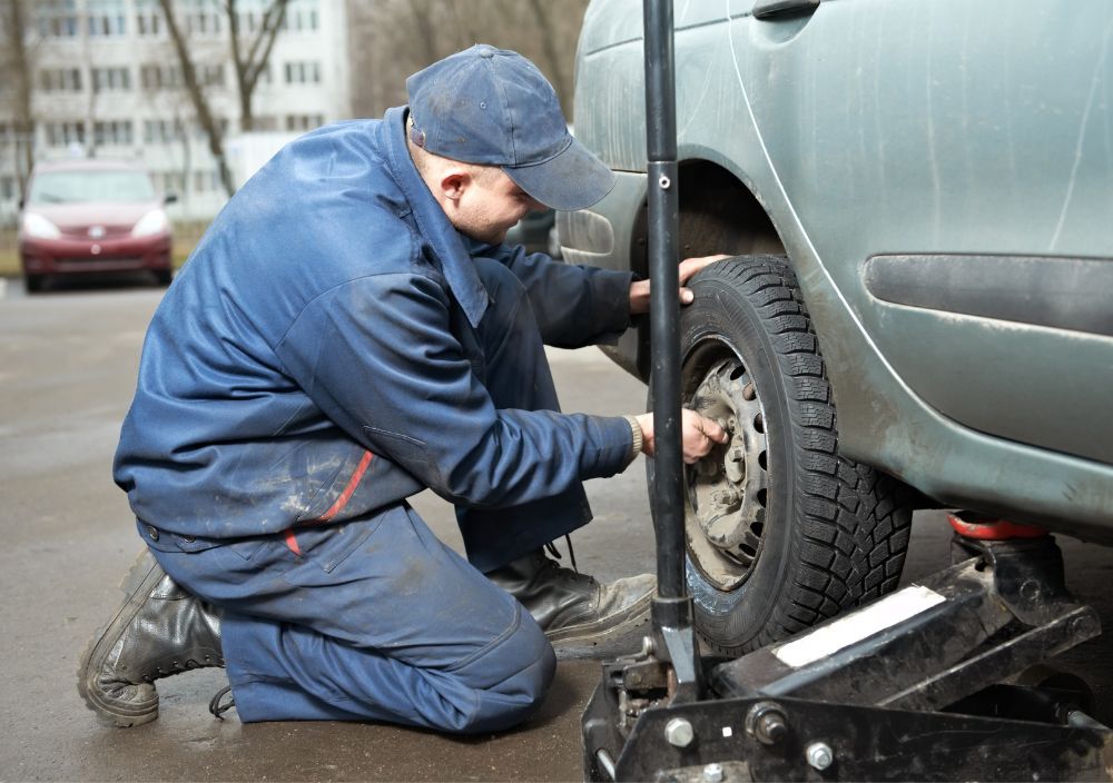 Mobile Tyre Fitting Reading carrying out a mobile tyre replacement in Tilehurst Reading