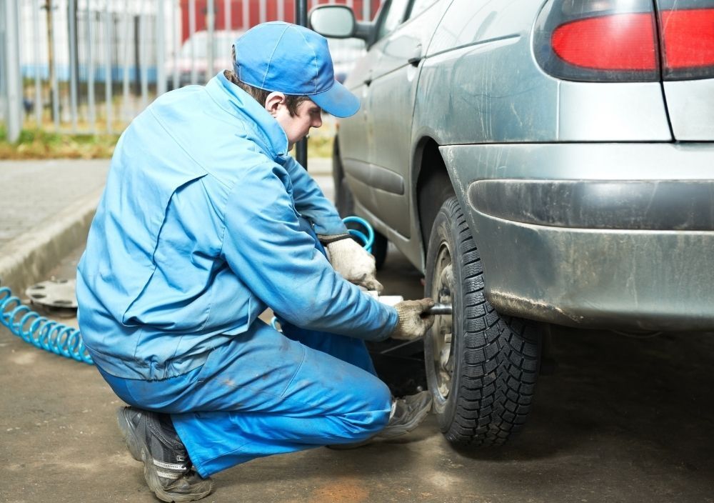 Mobile Tyre Fitting Reading inflating tyres following and emergency tyre fit