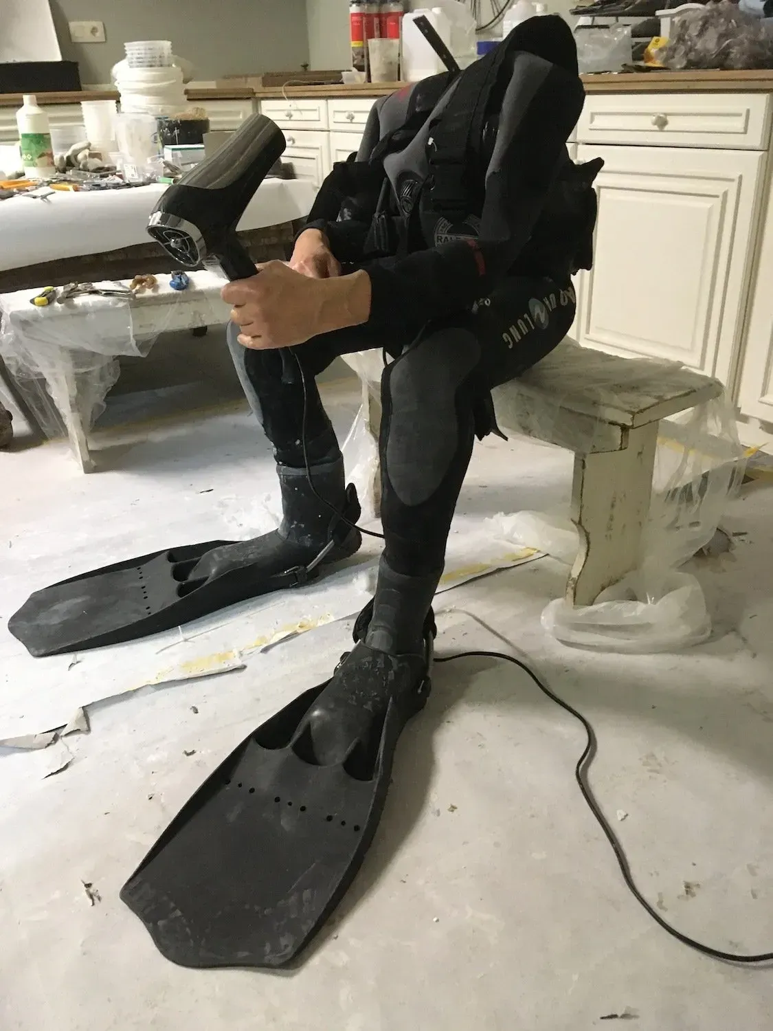 Bart Heijlen - Drowning in the sea of love - Sculpture