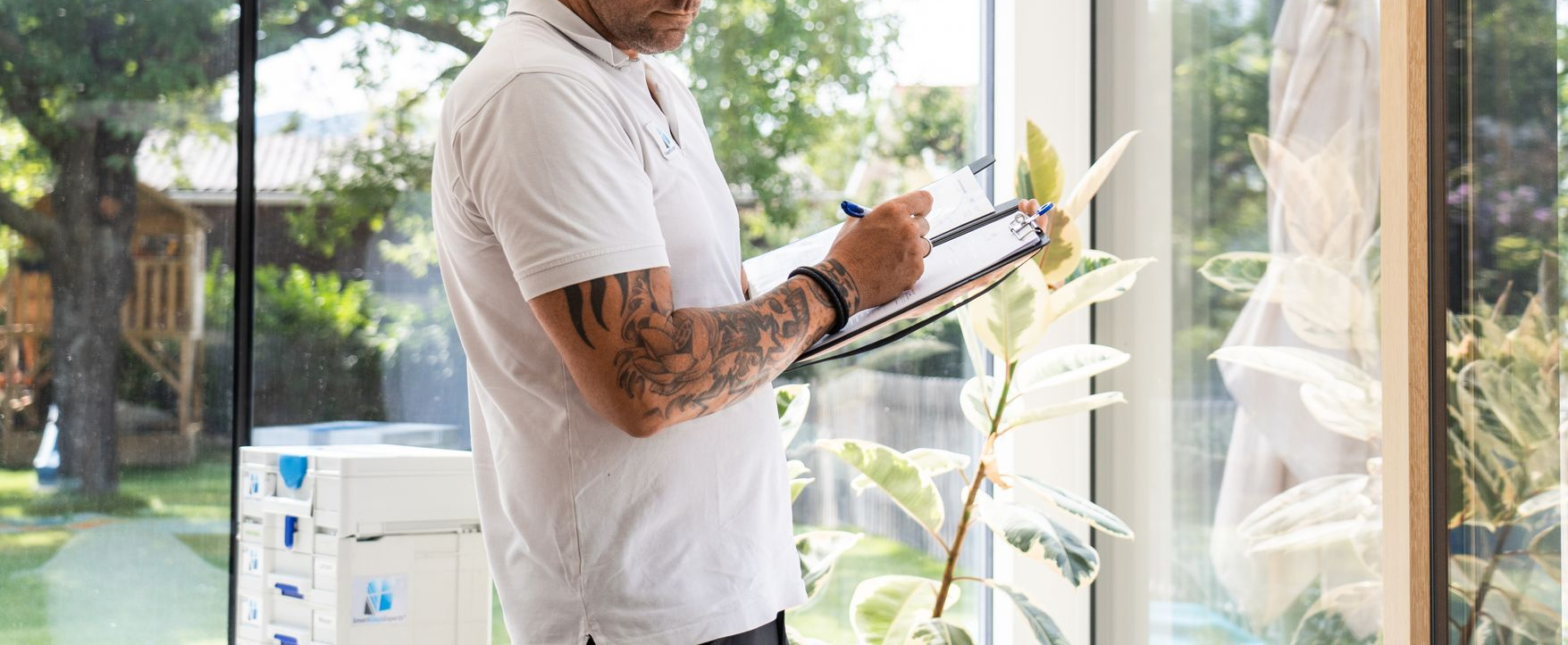 Wohnungsübergabe Checkliste: Glasflächen & Alurahmen prüfen vor Einzug | SmartGlassGroup®