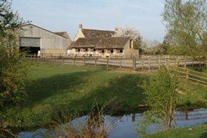 Floodlit manège - Wolvercote, Oxford - Hampton Poyle DIY Livery Stables - Floodlit manège
