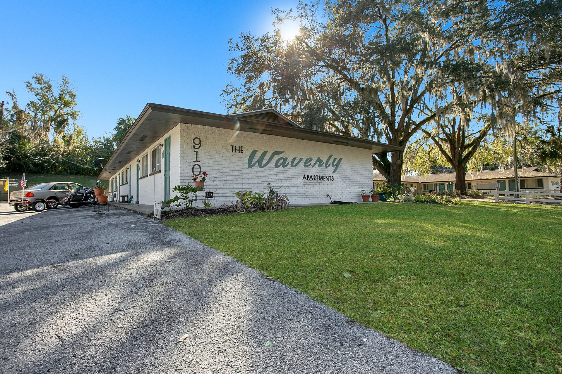 A white house with the word waverly on the side of it