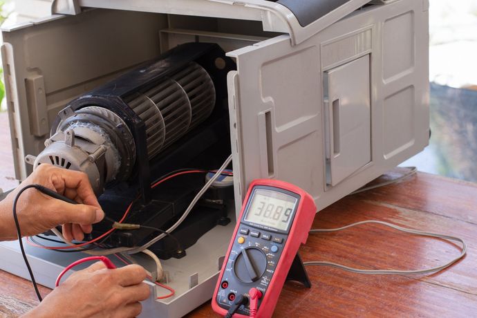 Technician Repair the Electronic Fan – Cape Coral, FL – Pumps Plus Motors