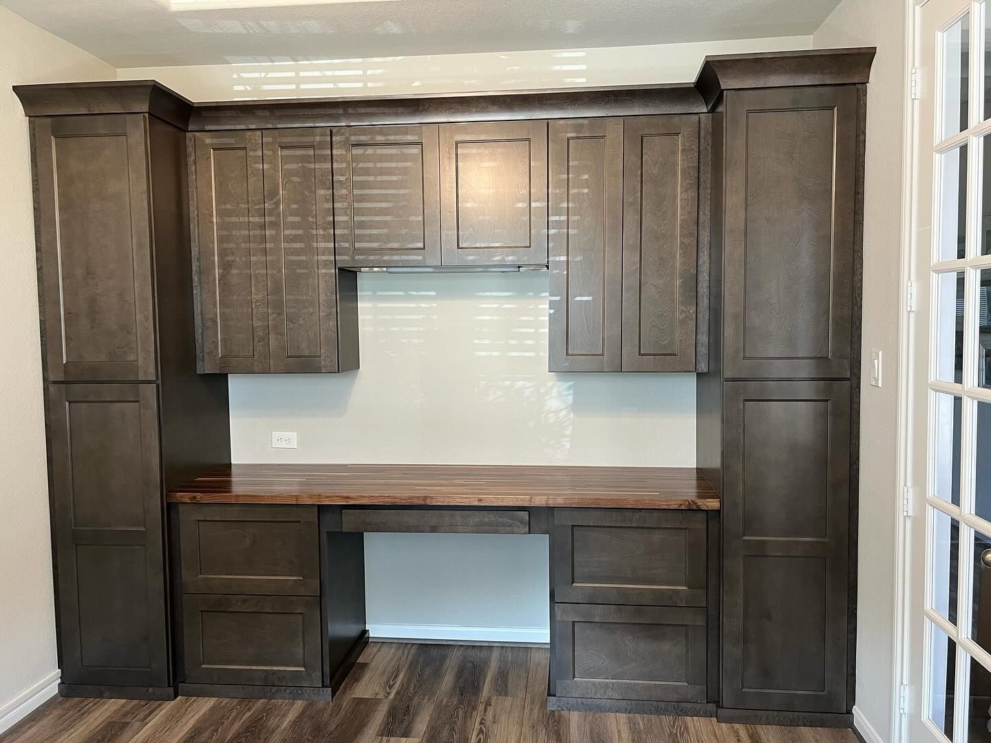 A room with a desk and cabinets in it