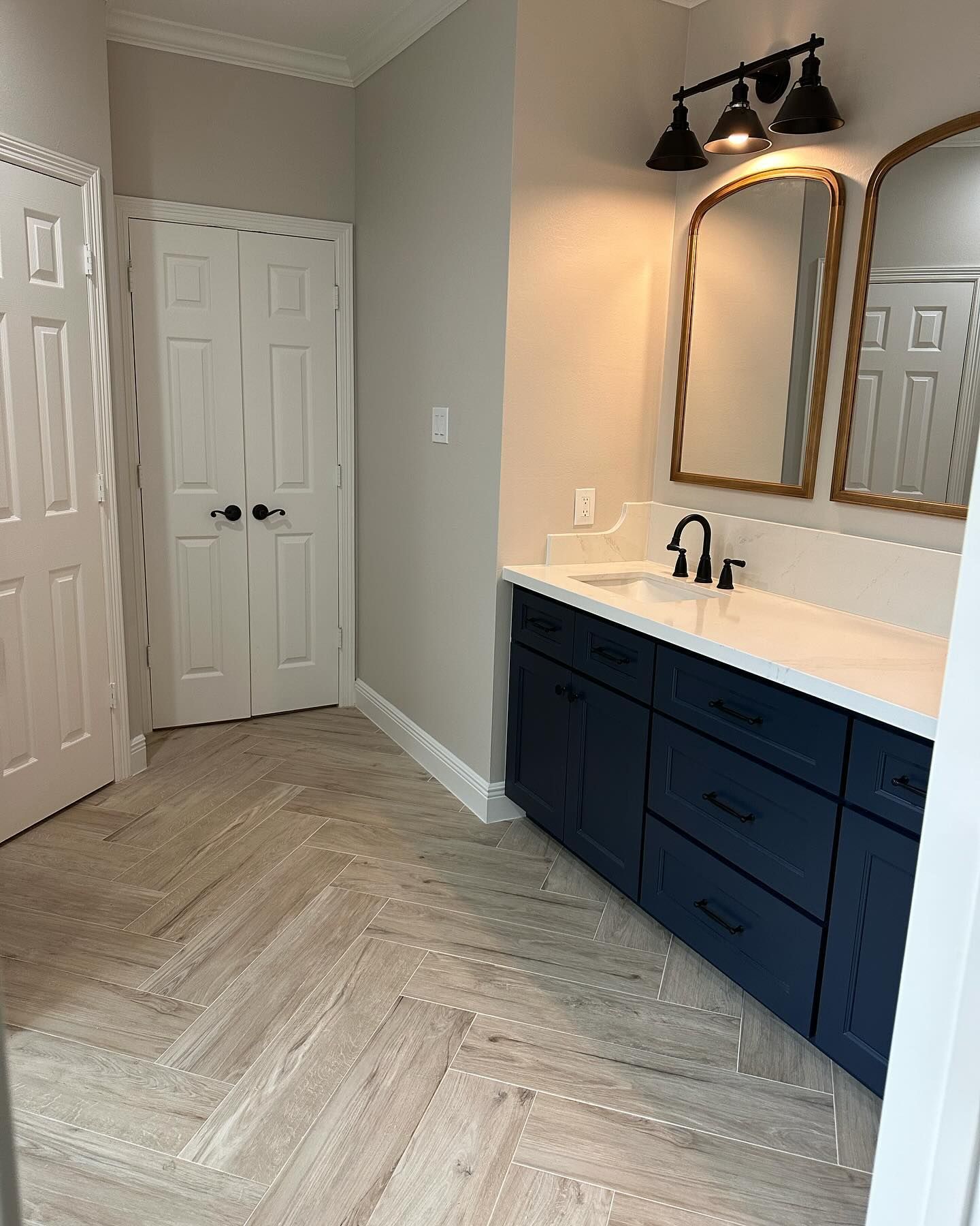 A bathroom with two sinks and two mirrors.