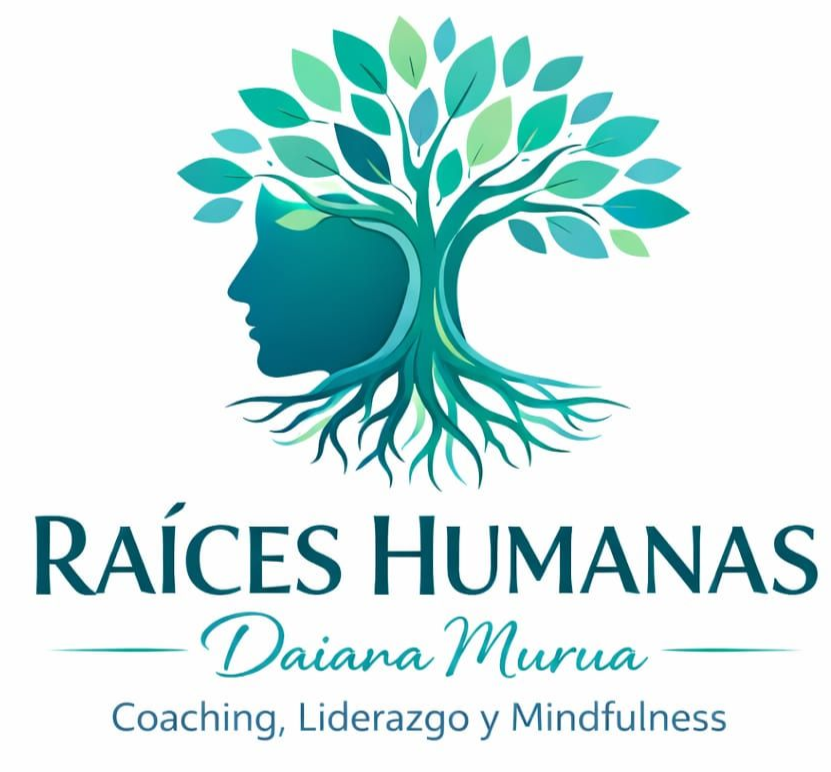 Logotipo de Raíces Humanas que presenta la silueta estilizada de una cabeza que se fusiona con un árbol de hojas verdes y raíces azules.