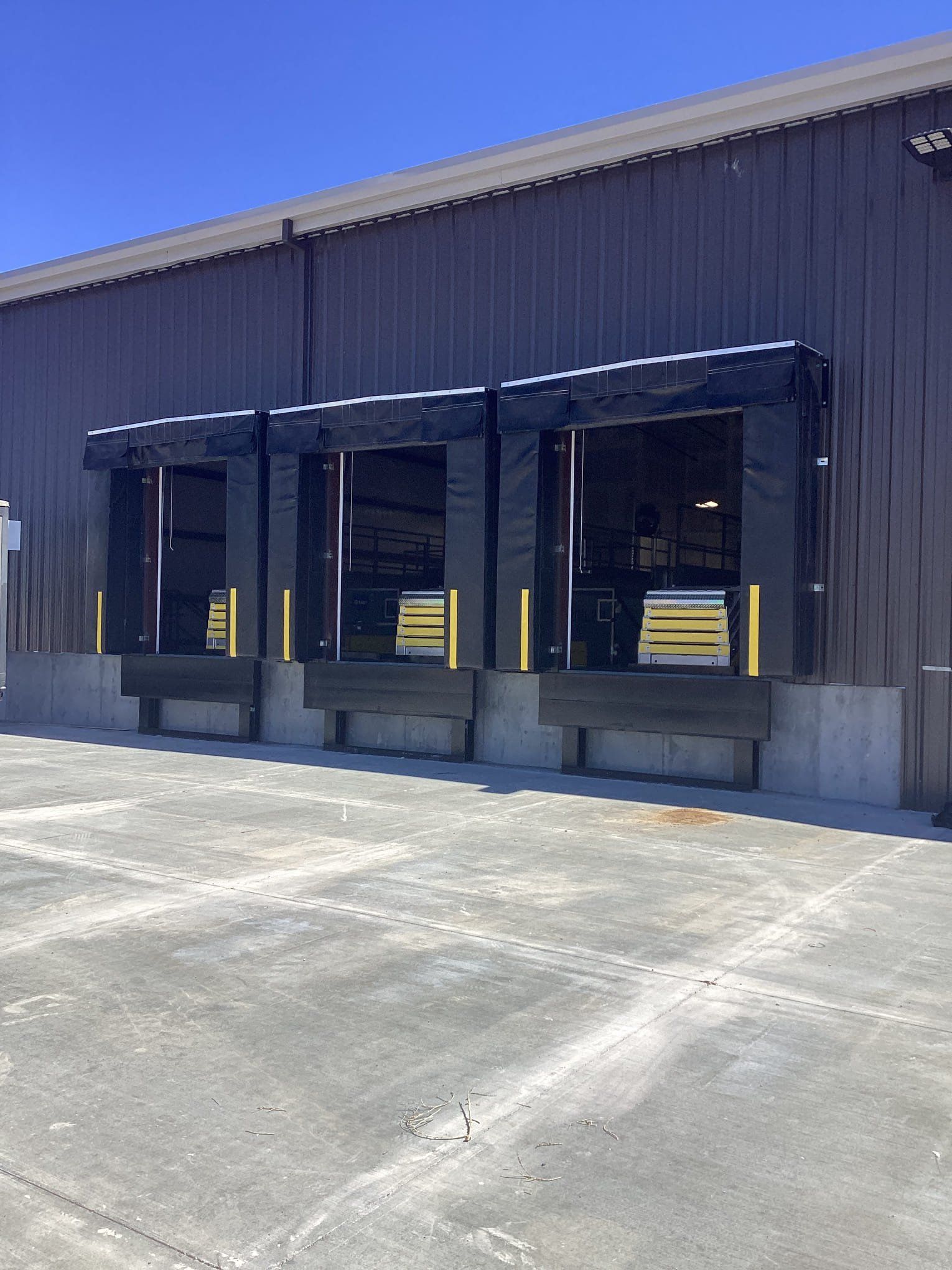 A warehouse with a lot of loading docks in front of it