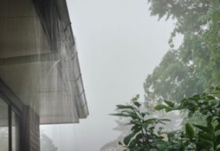 Overflowing gutter blockage replacement service in Atlanta, Georgia
