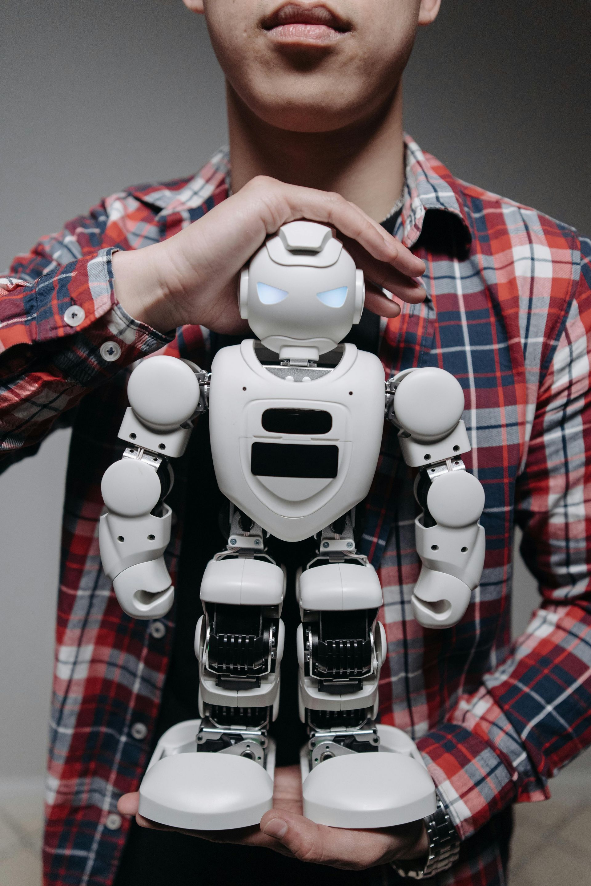 AI and human touch in hotel marketing