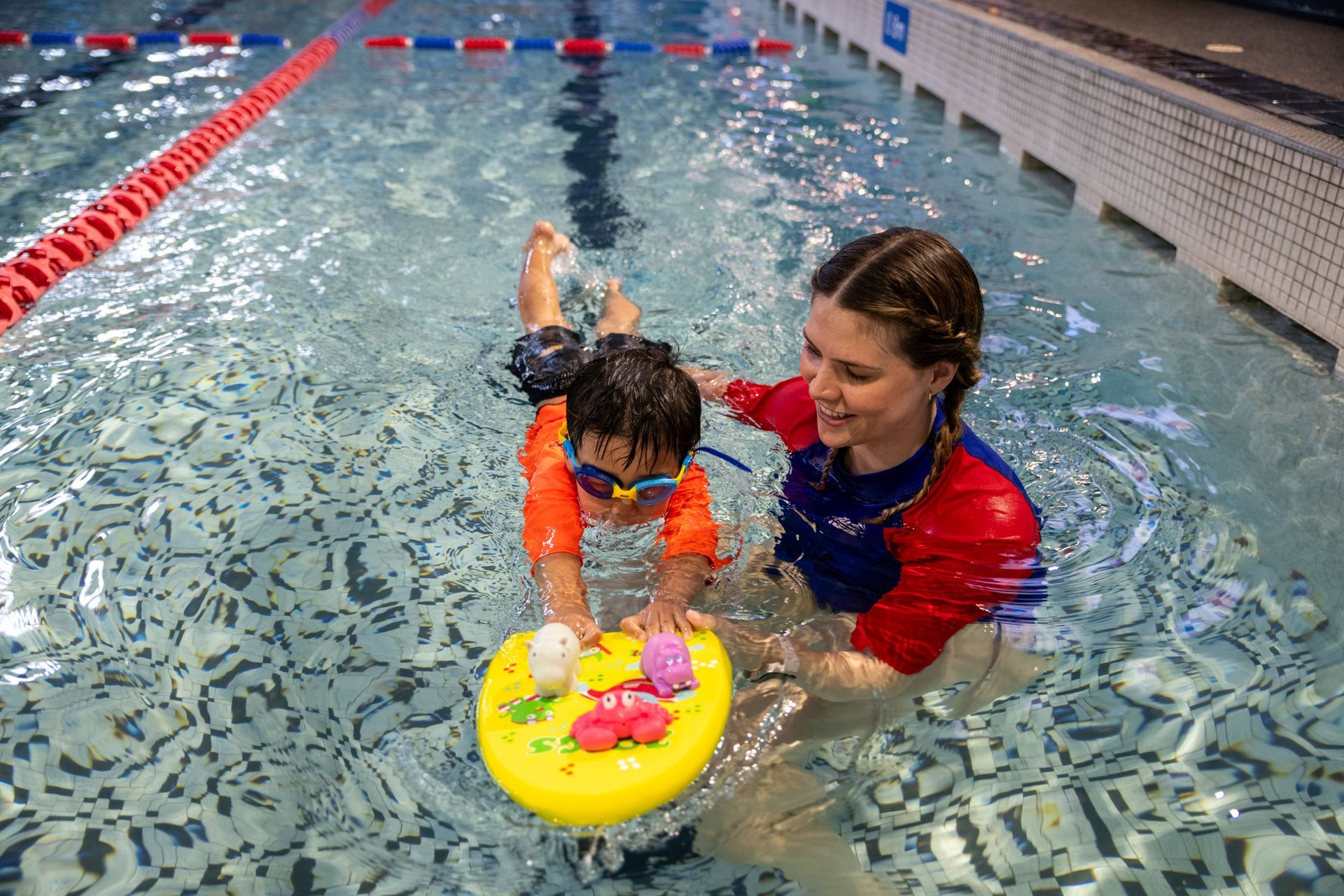 An instructor teaching a child to swim at Norwood Swim School