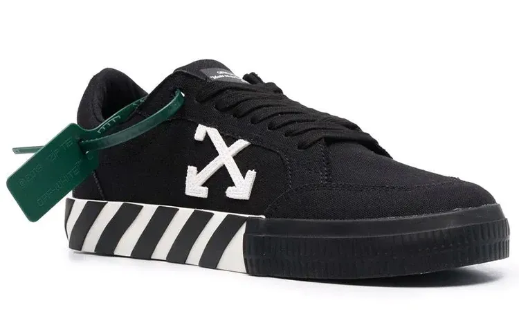 Black Off-White sneakers with white diagonal stripes on the sole and the brand's logo.
