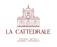 Logo de La Cattedrale con il disegno stilizzato di una cattedrale e testo rosso su sfondo bianco.