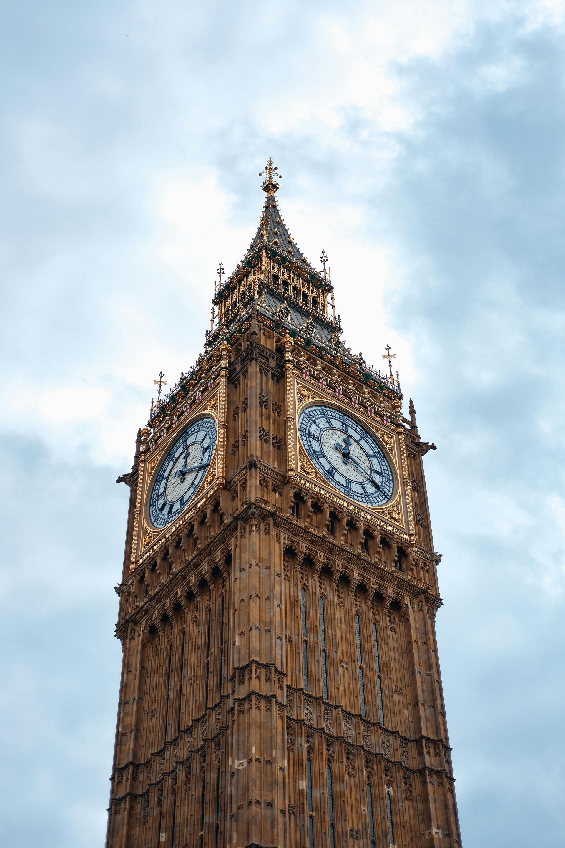 Big Ben clock tower against a cloudy sky.