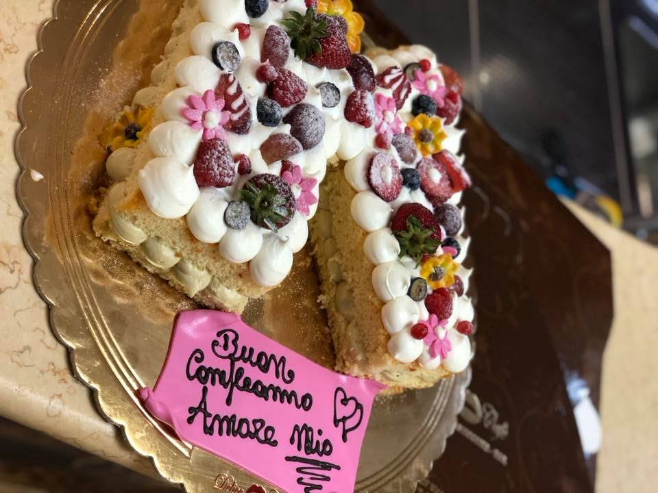 torta a forma di lettera