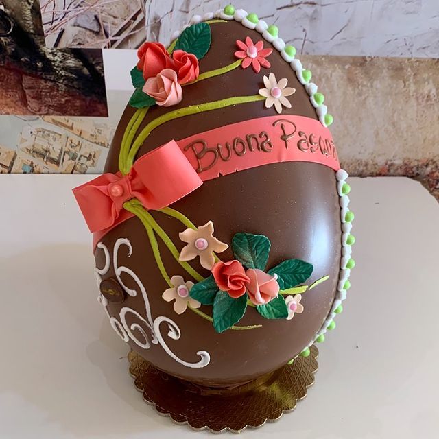 uova pasquali con decorazioni