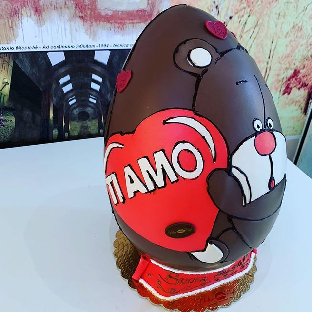 uova al cioccolato con scritta