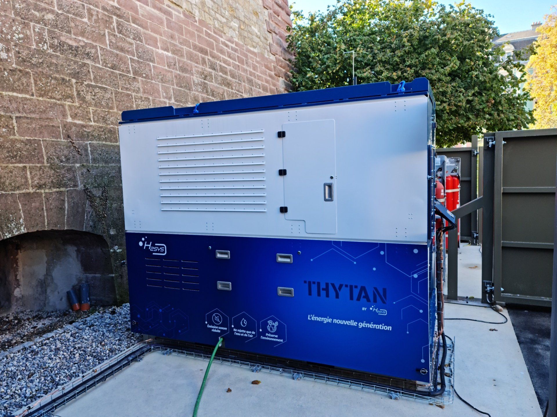 Standby hydrogen fuel cell generator