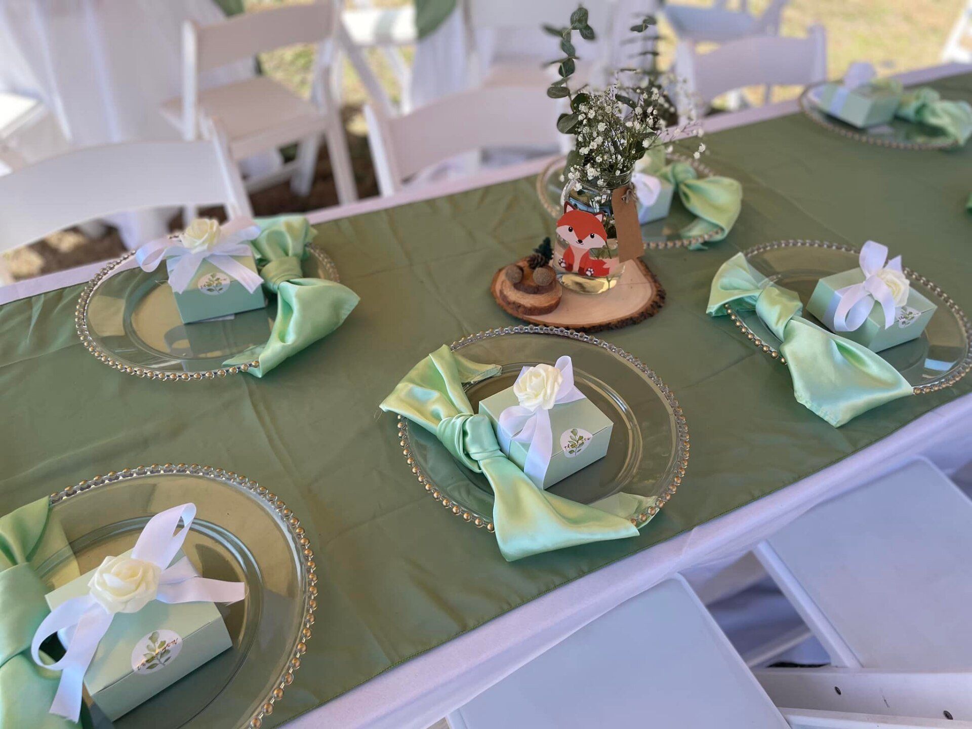 A table with plates , napkins and boxes on it