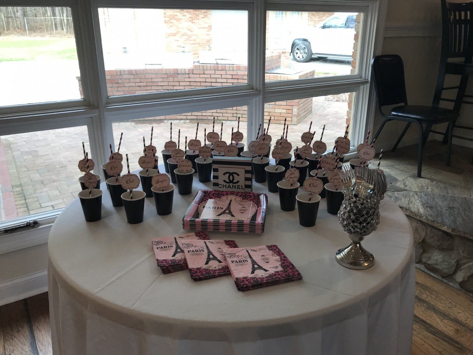 A table with a lot of cupcakes on it