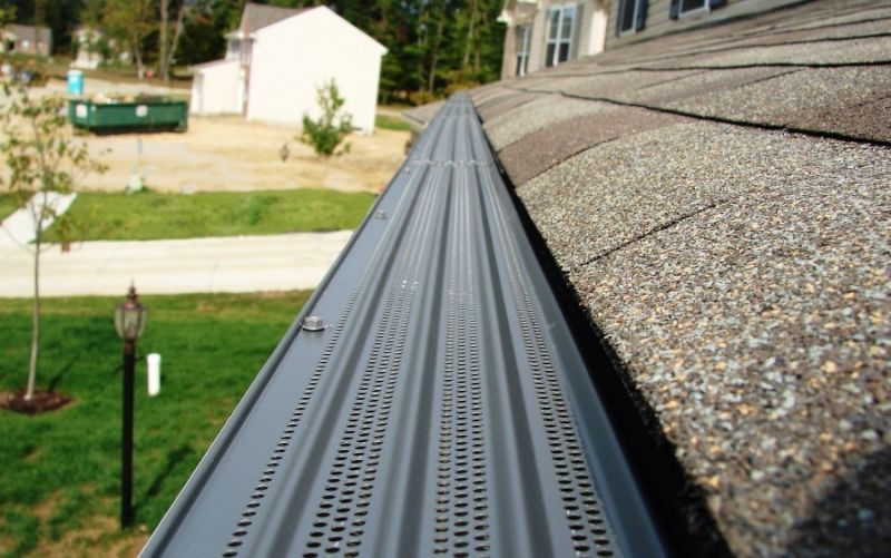 A close up of a gutter on the side of a house