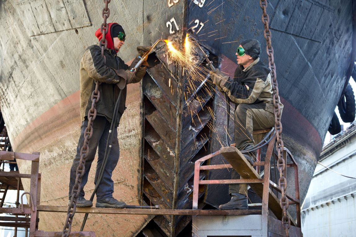 Repairing the bow of a ship