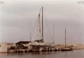 Hauling with crane on the construction site