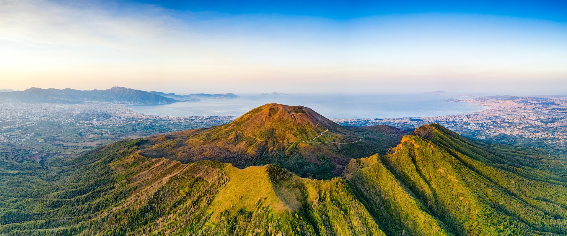 Vesuvio con vista sul golfo di Napoli